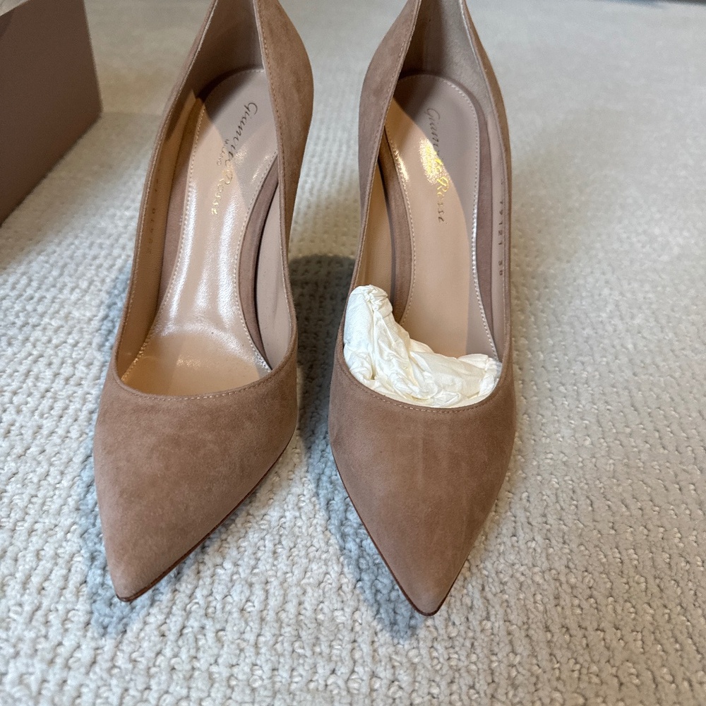 Gianvito Rossi Tan Suede Pumps New In Box size 38